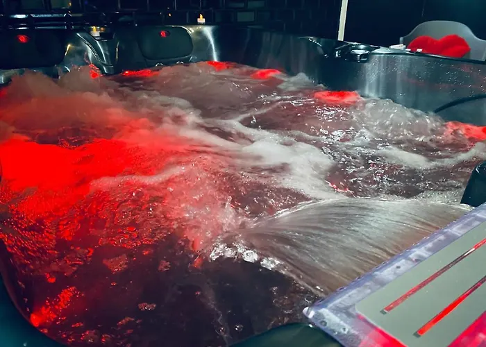 La Valentine Hotel *